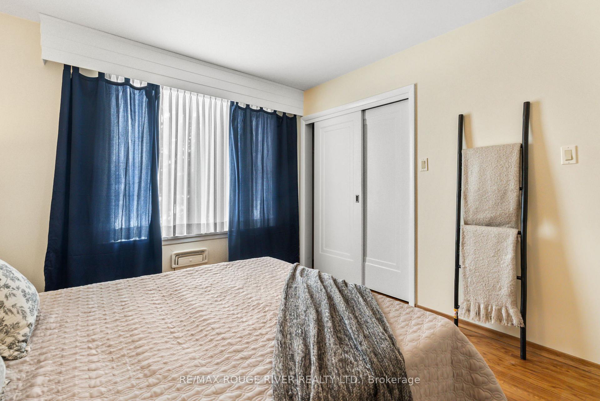Photo 25 of 811 Bessborough Drive, Oshawa, Centennial — HOMEH
