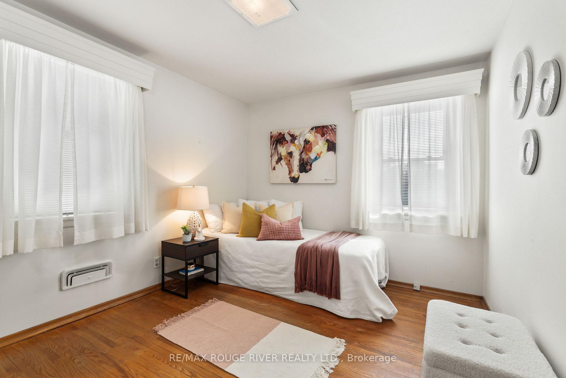 Photo 27 of 811 Bessborough Drive, Oshawa, Centennial — HOMEH