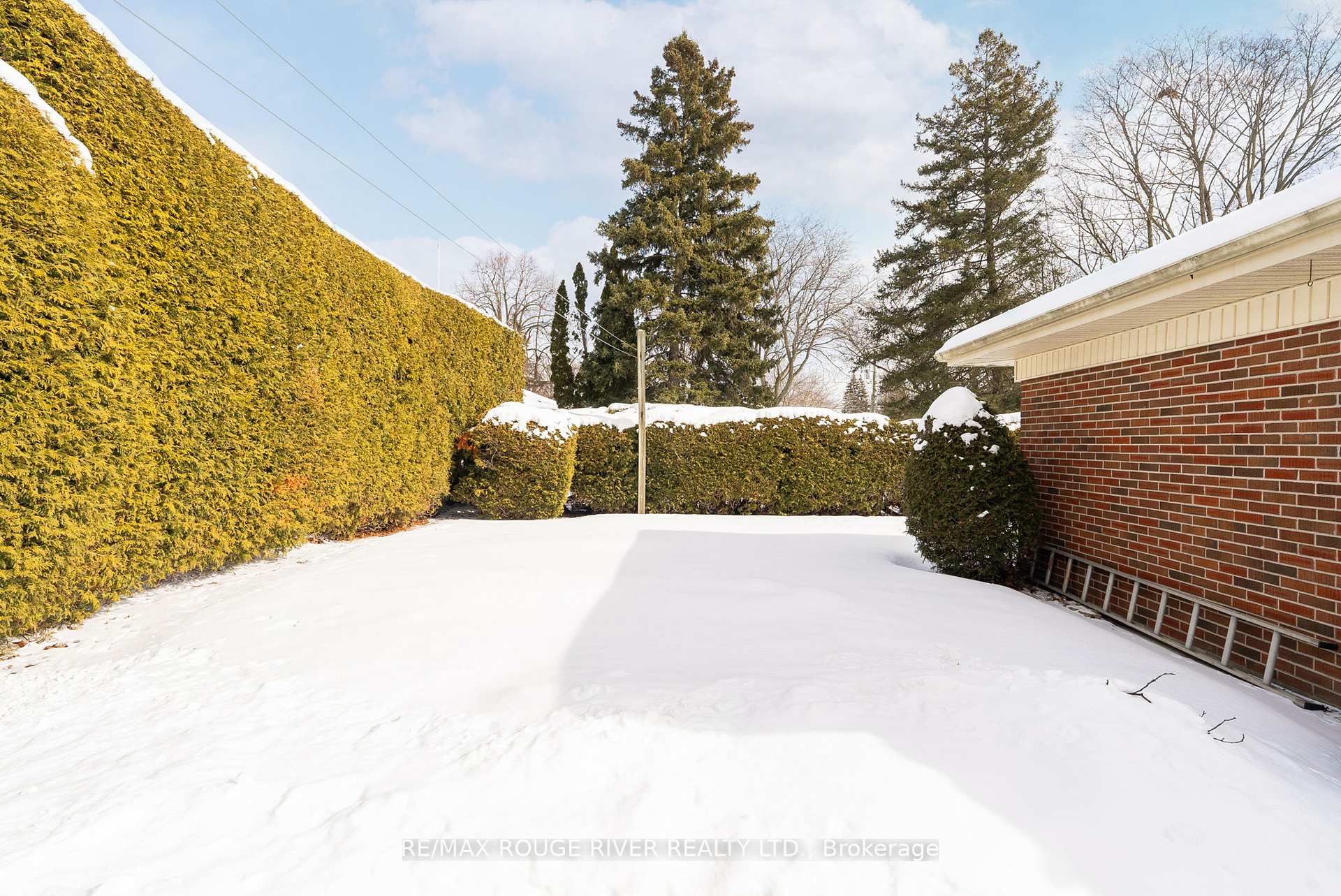 Photo 35 of 811 Bessborough Drive, Oshawa, Centennial — HOMEH