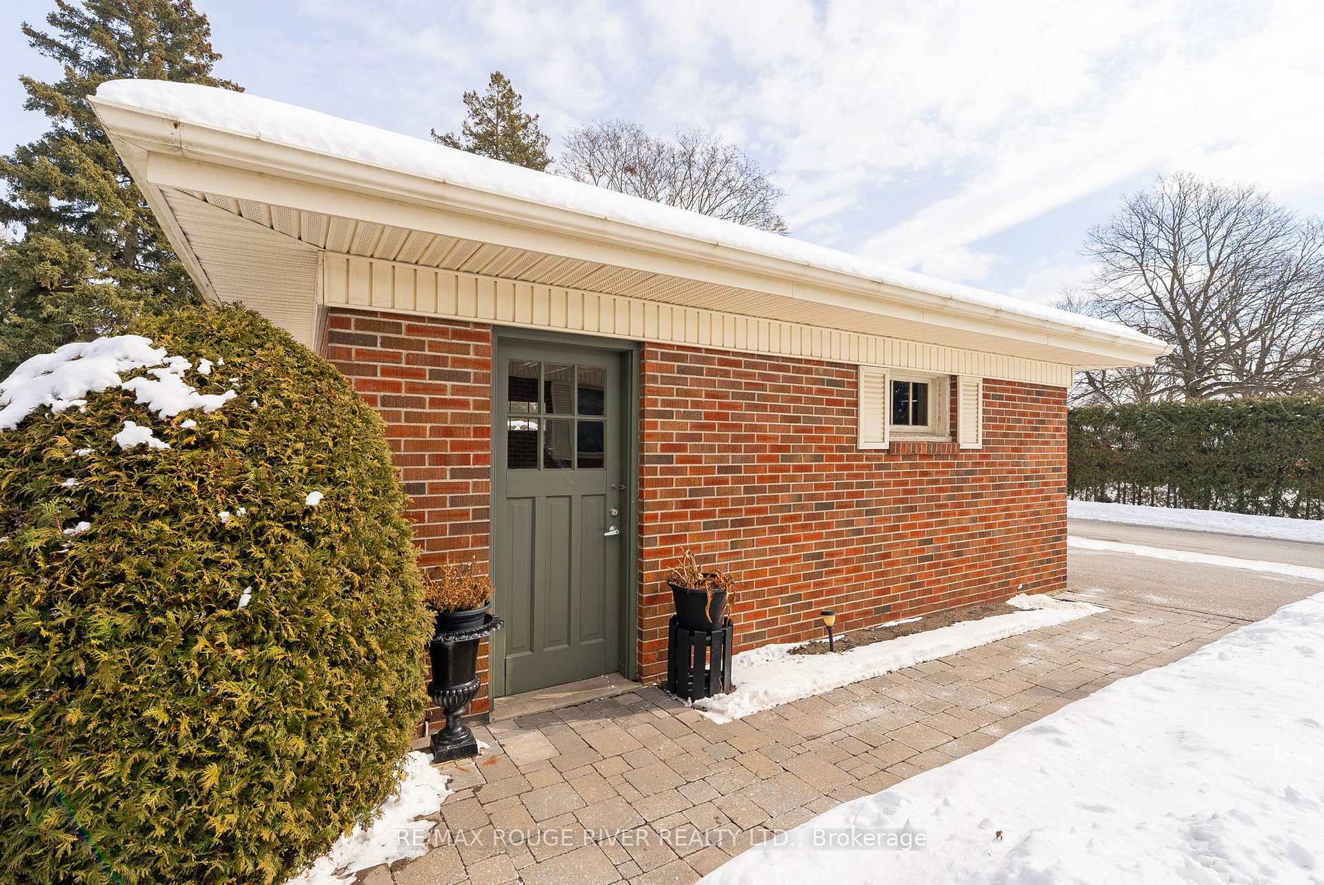 Photo 36 of 811 Bessborough Drive, Oshawa, Centennial — HOMEH
