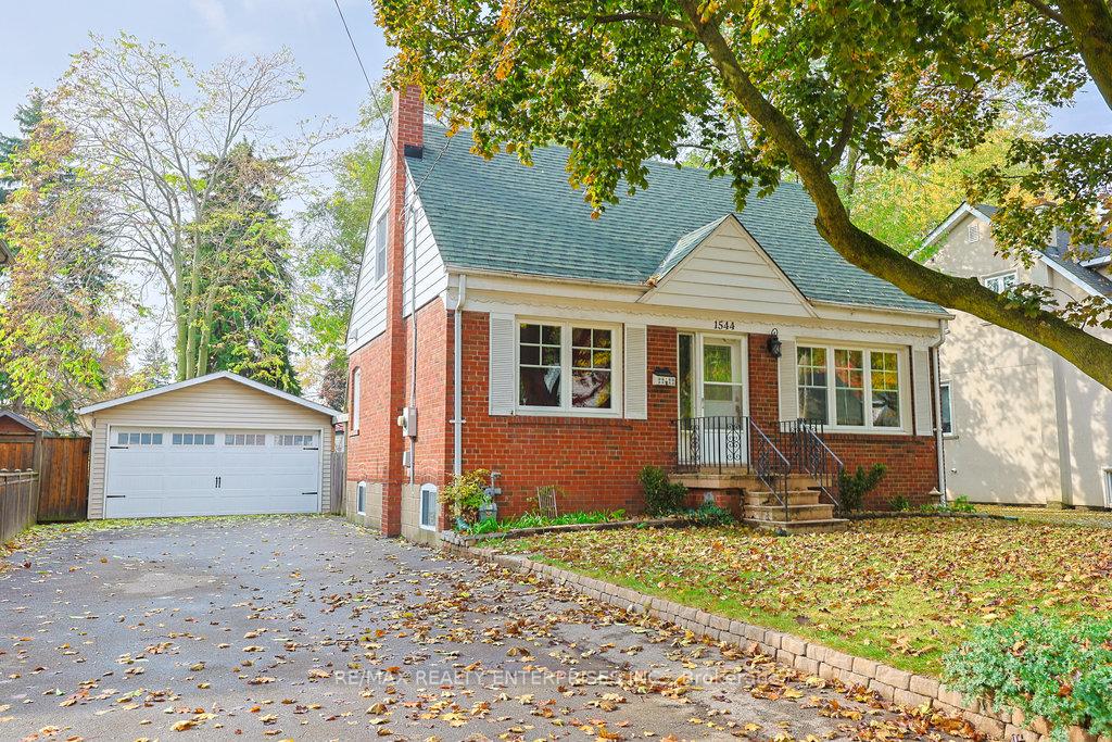 Front of 1544 Alexandra Boulevard