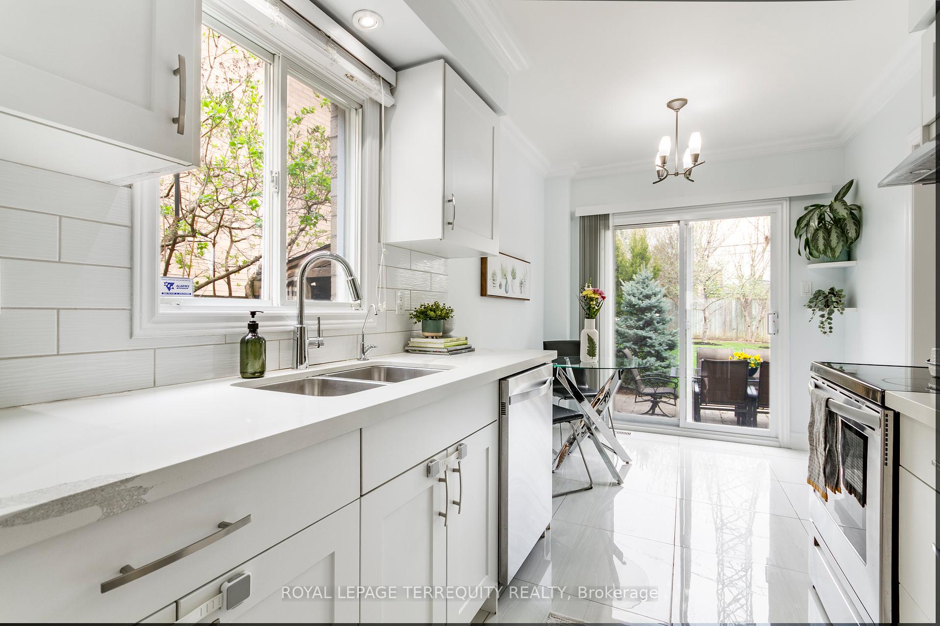 Photo 8 of 155 Monte Carlo Drive, Vaughan, Sonoma Heights — HOMEH