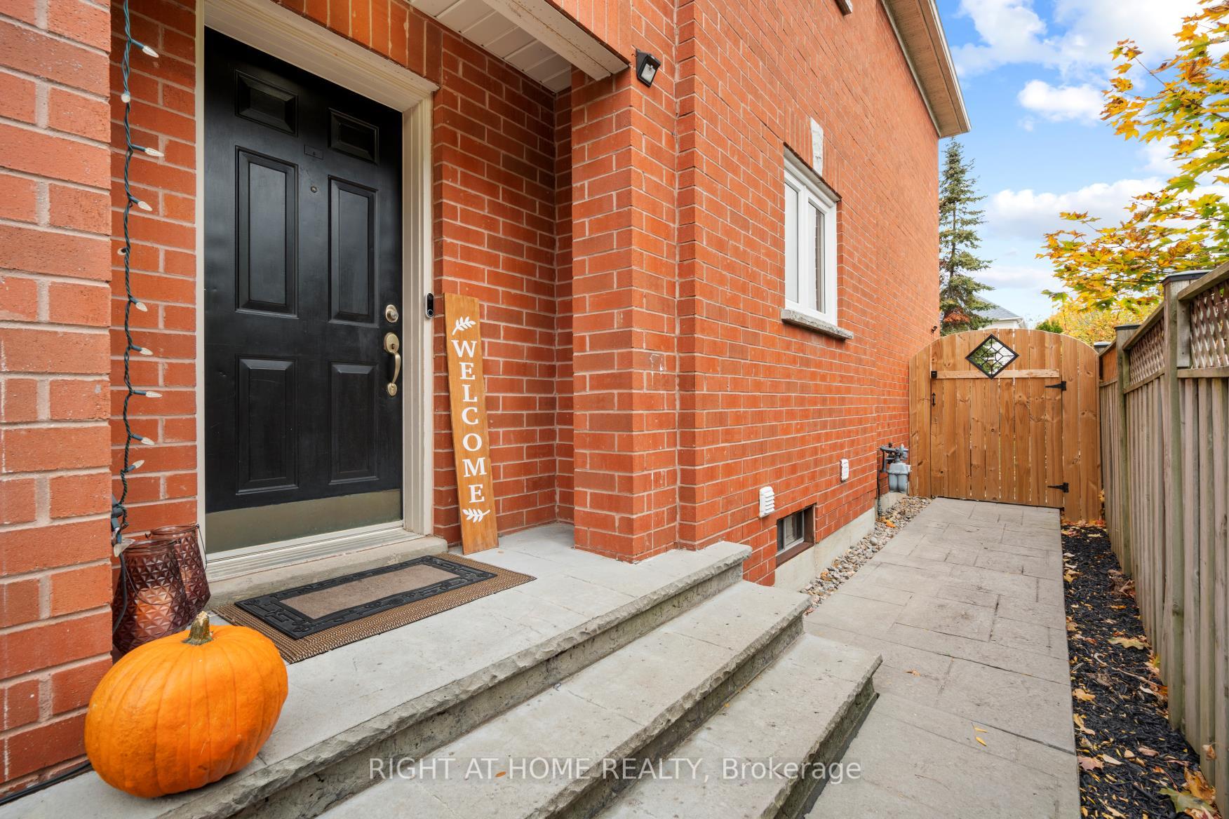 Photo 6 of 65 Zachary Place, Whitby, Brooklin — HOMEH