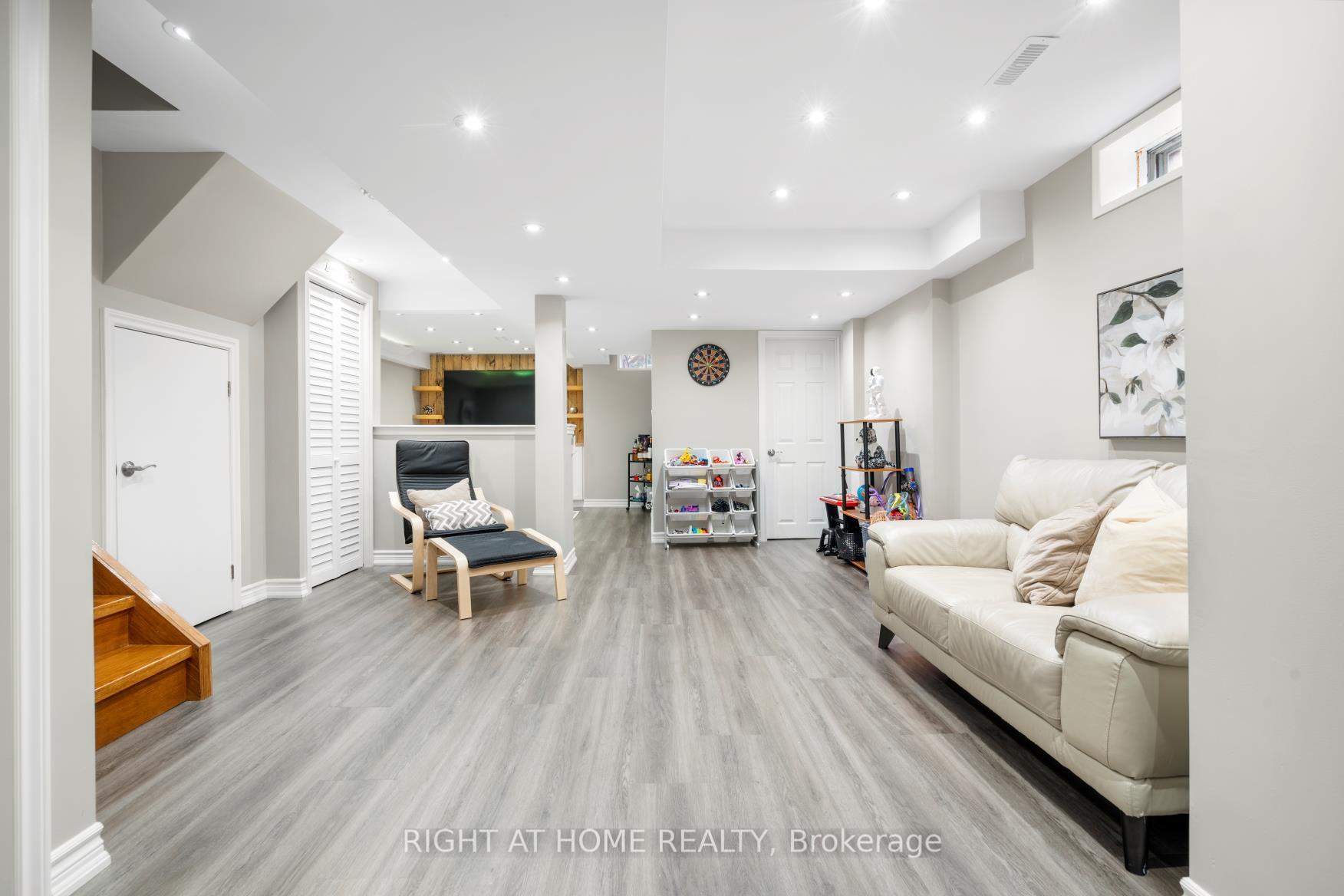 Photo 24 of 65 Zachary Place, Whitby, Brooklin — HOMEH