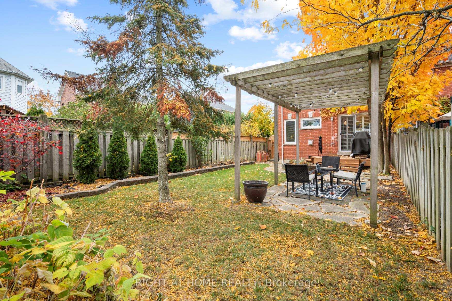Photo 35 of 65 Zachary Place, Whitby, Brooklin — HOMEH