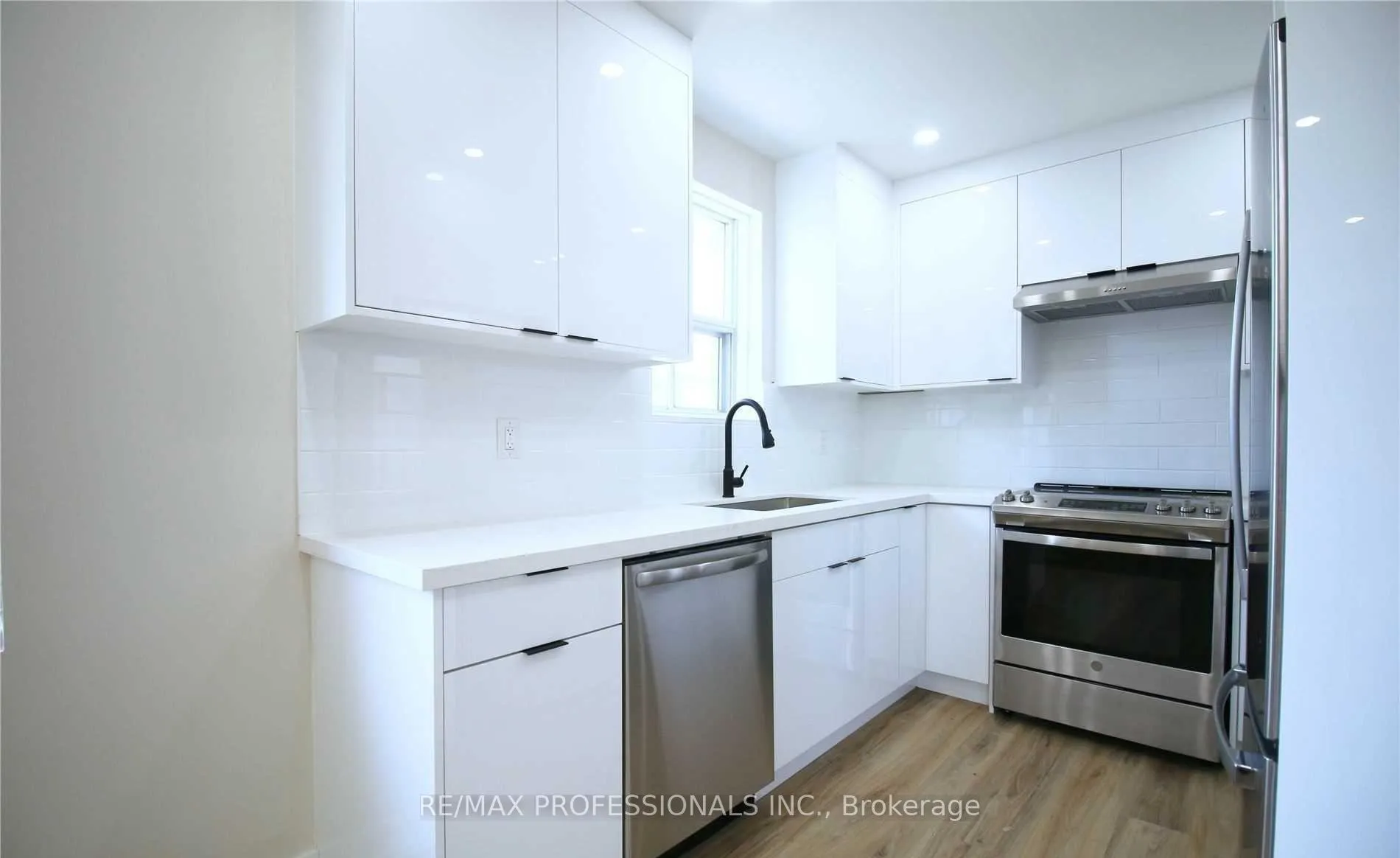 Photo 2 of Unit Main, 247 Beta Street, Etobicoke, Alderwood — HOMEH