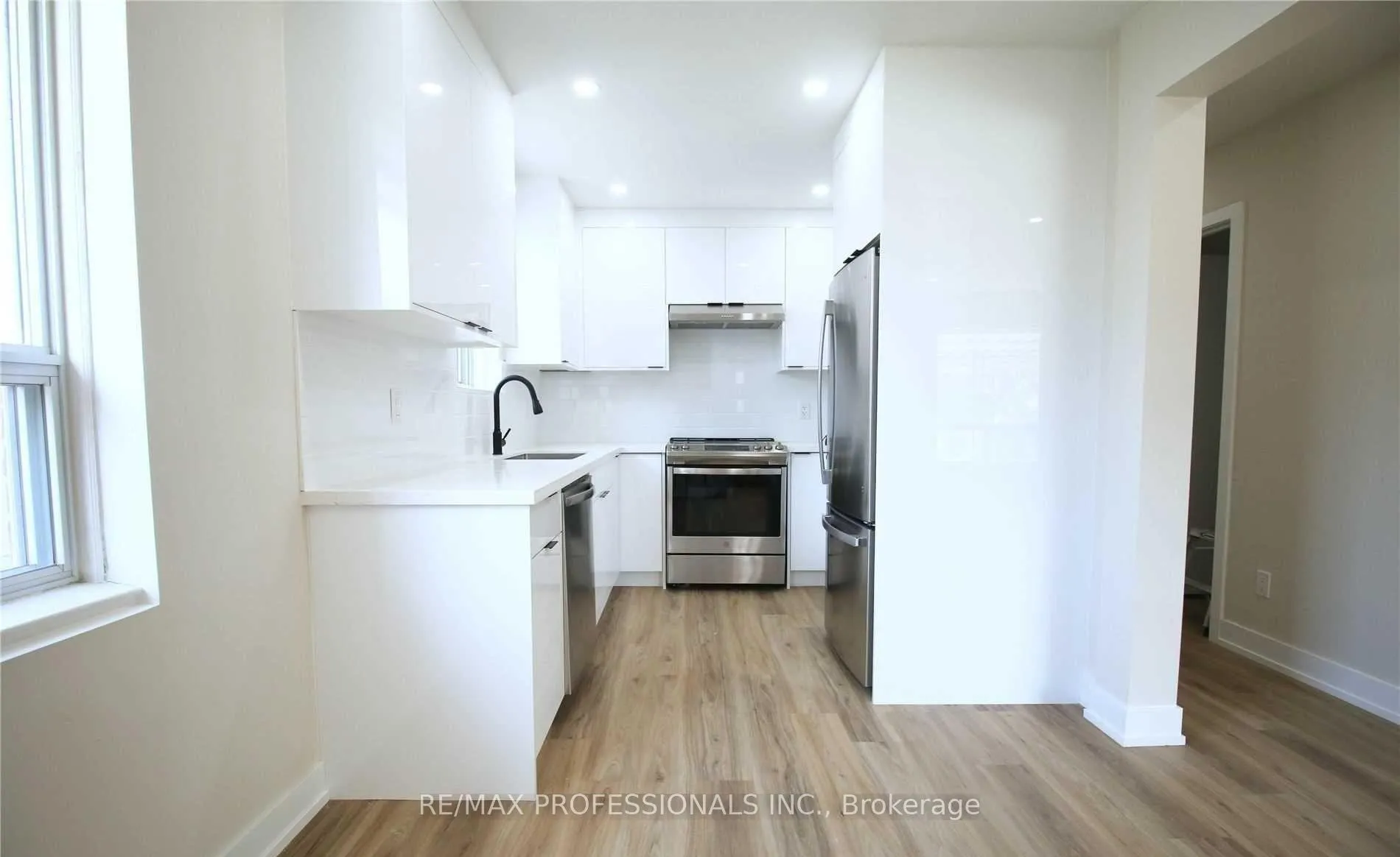 Photo 4 of Unit Main, 247 Beta Street, Etobicoke, Alderwood — HOMEH