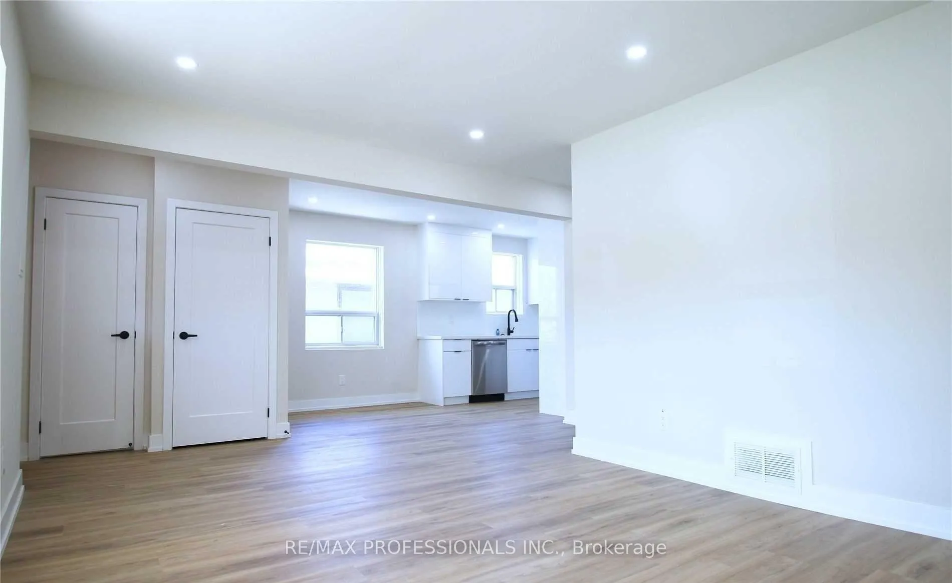 Photo 6 of Unit Main, 247 Beta Street, Etobicoke, Alderwood — HOMEH