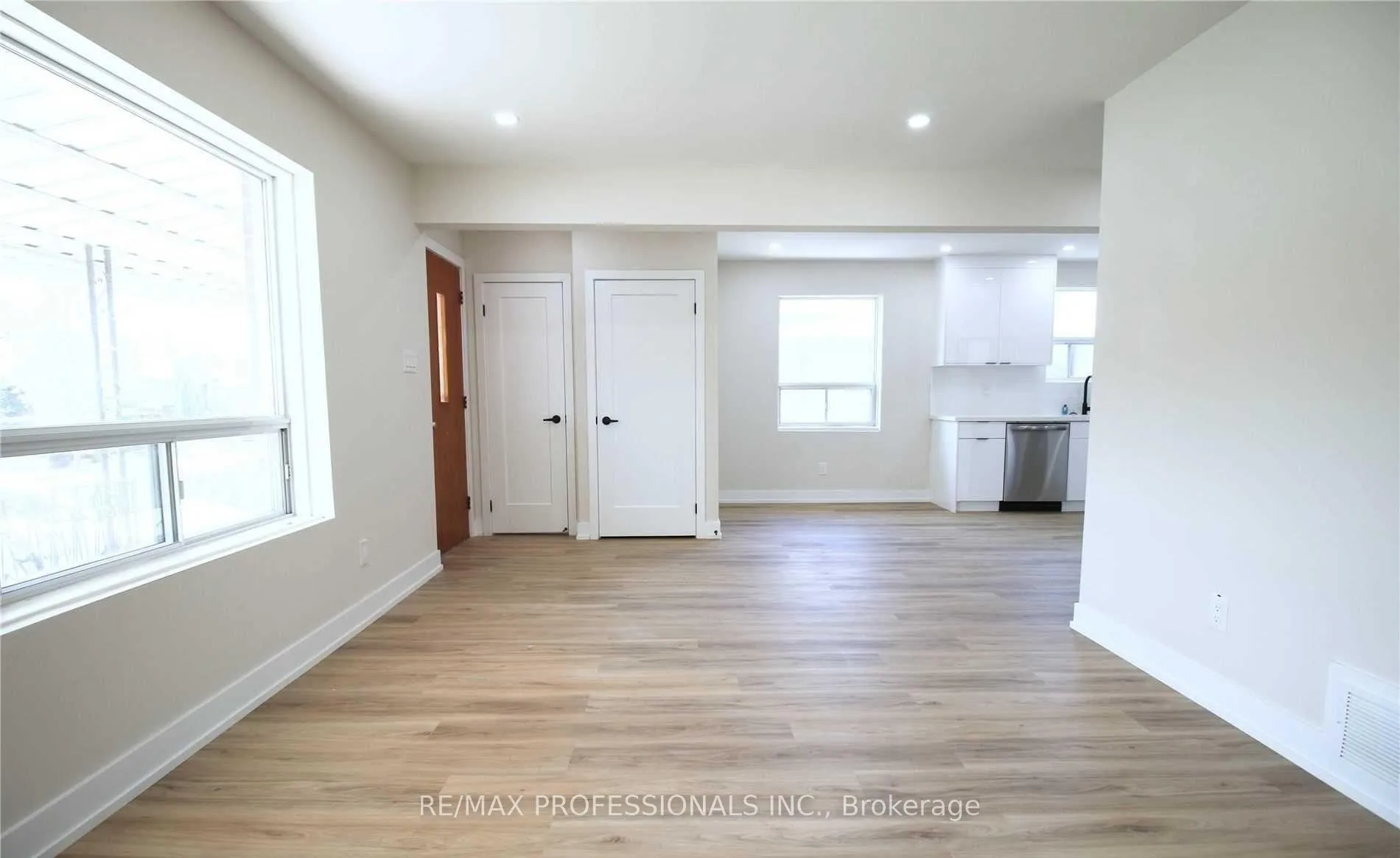 Photo 7 of Unit Main, 247 Beta Street, Etobicoke, Alderwood — HOMEH