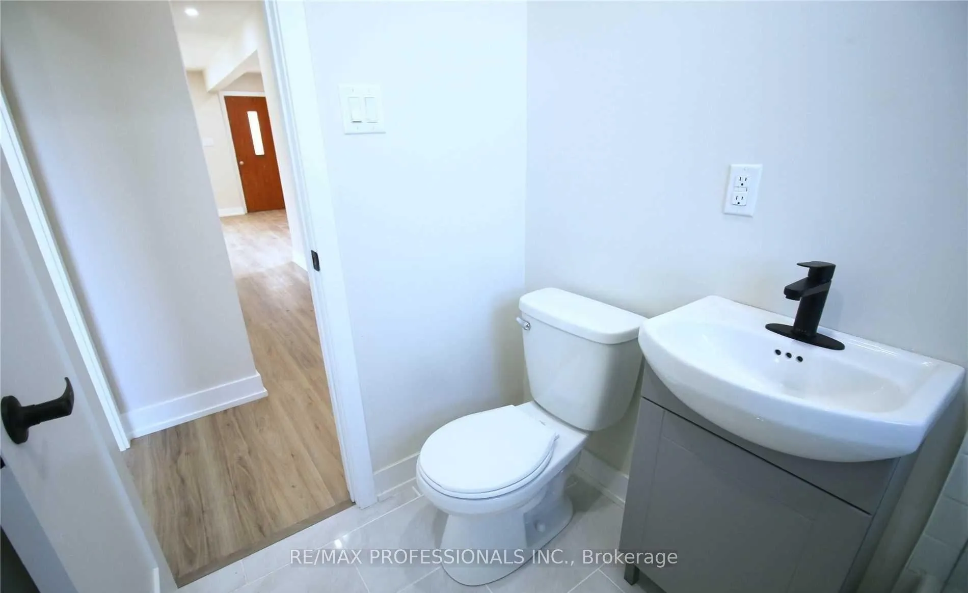 Photo 10 of Unit Main, 247 Beta Street, Etobicoke, Alderwood — HOMEH