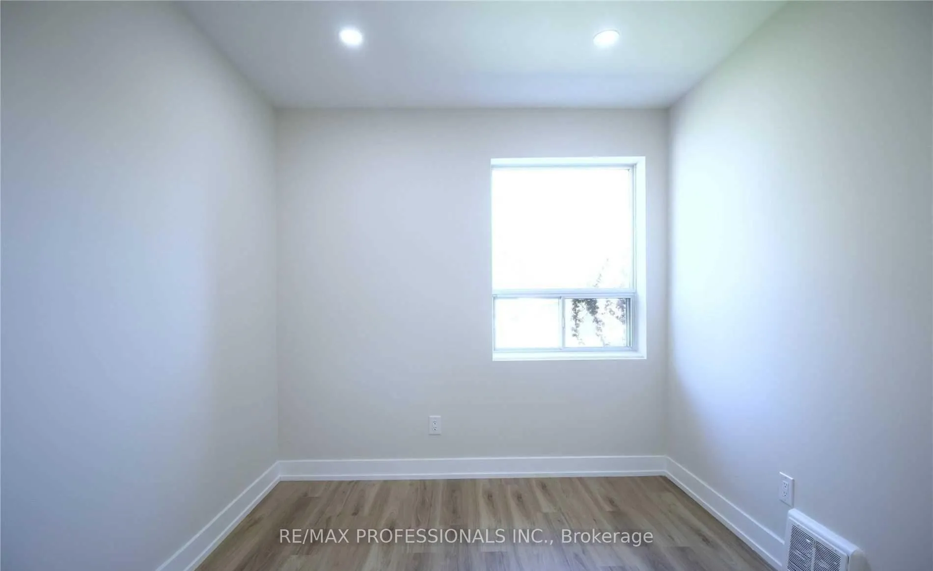 Photo 12 of Unit Main, 247 Beta Street, Etobicoke, Alderwood — HOMEH