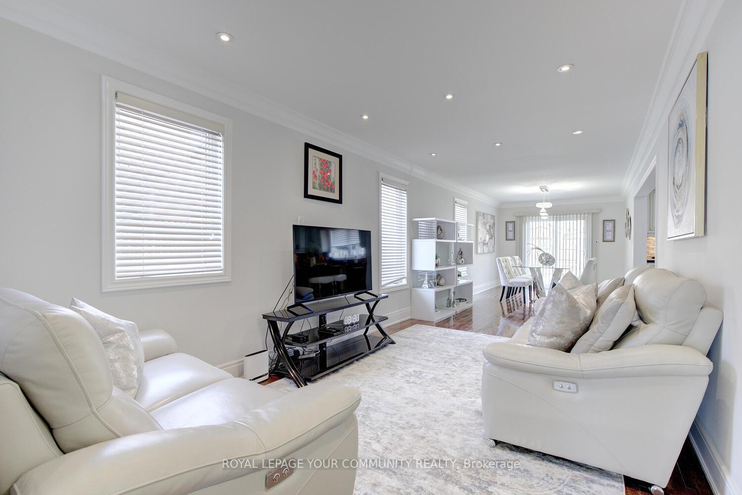Photo 6 of 25 D'amato Crescent, Vaughan, Maple — HOMEH