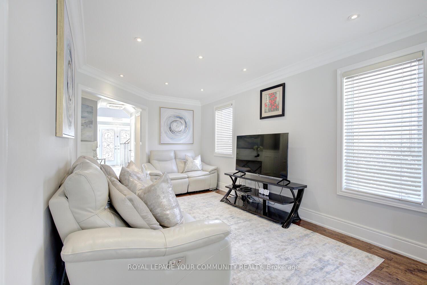 Photo 7 of 25 D'amato Crescent, Vaughan, Maple — HOMEH