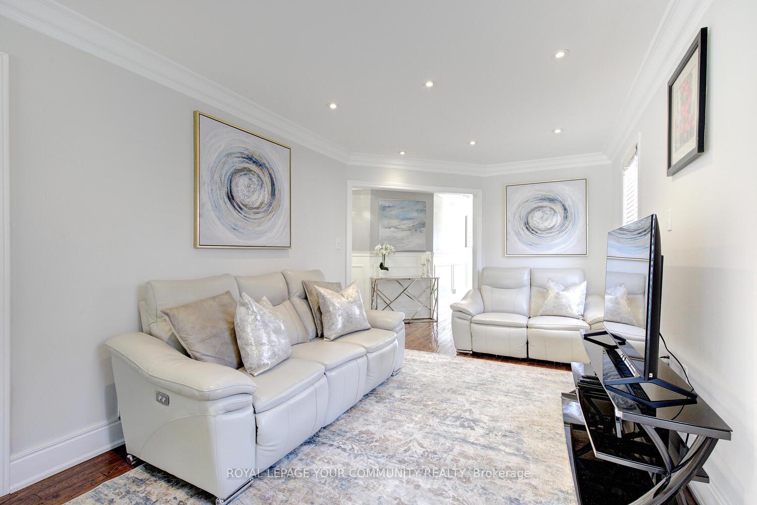 Photo 8 of 25 D'amato Crescent, Vaughan, Maple — HOMEH