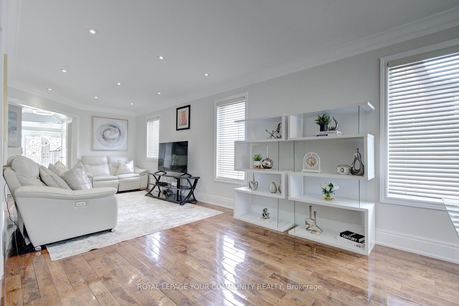Photo 9 of 25 D'amato Crescent, Vaughan, Maple — HOMEH