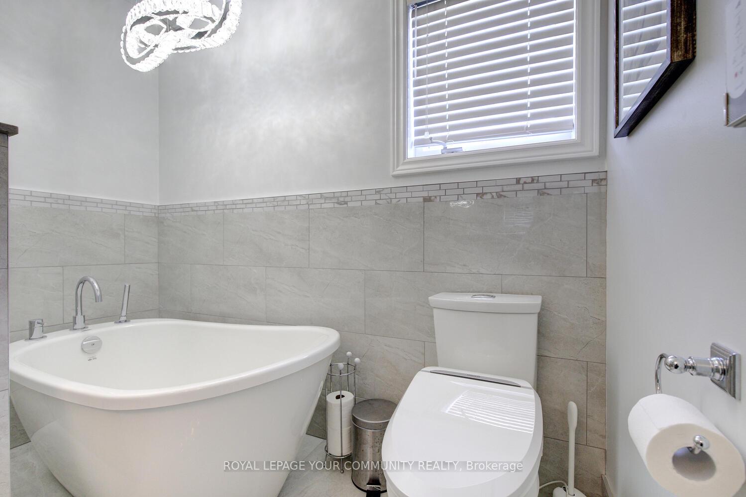 Photo 32 of 25 D'amato Crescent, Vaughan, Maple — HOMEH