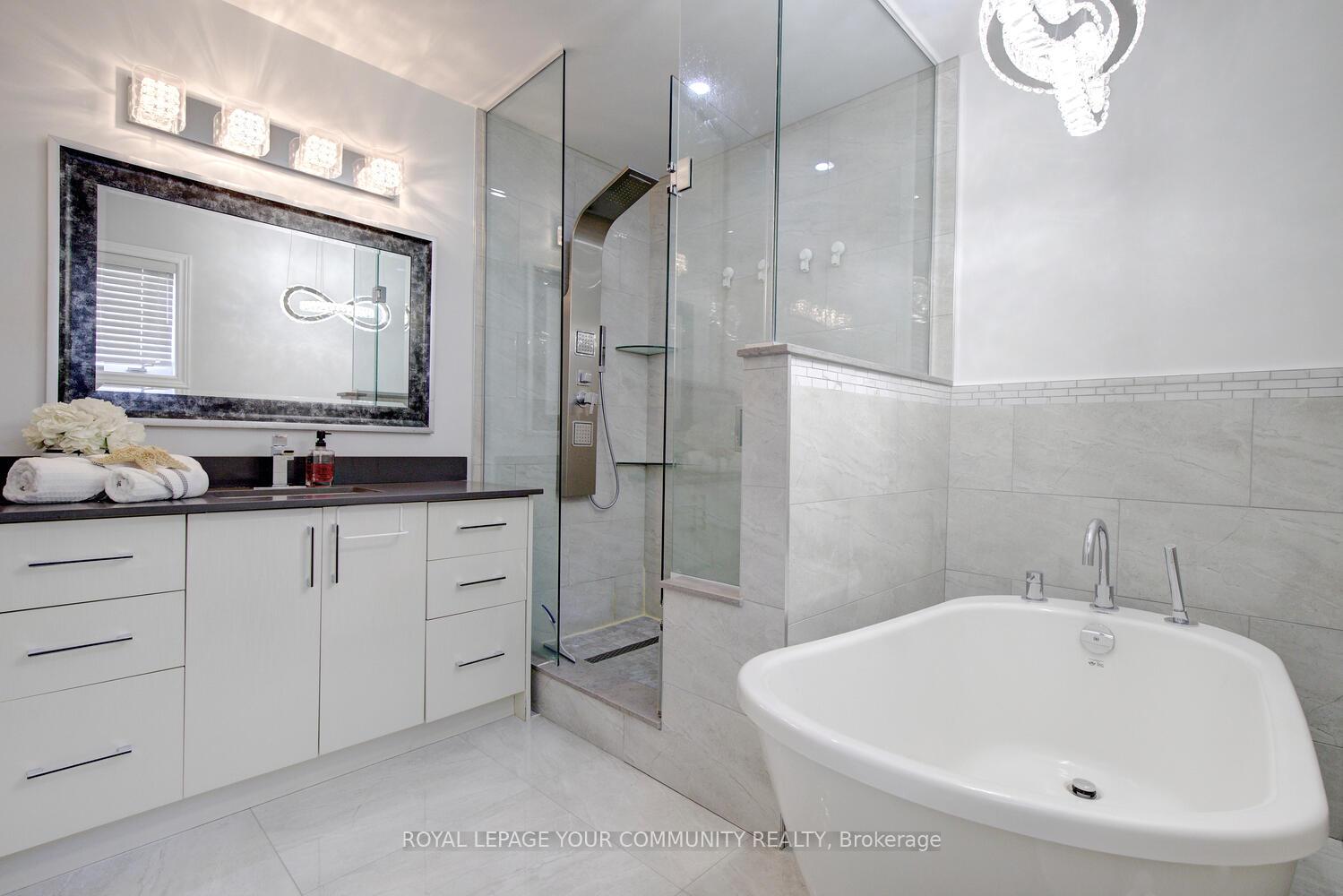 Photo 33 of 25 D'amato Crescent, Vaughan, Maple — HOMEH