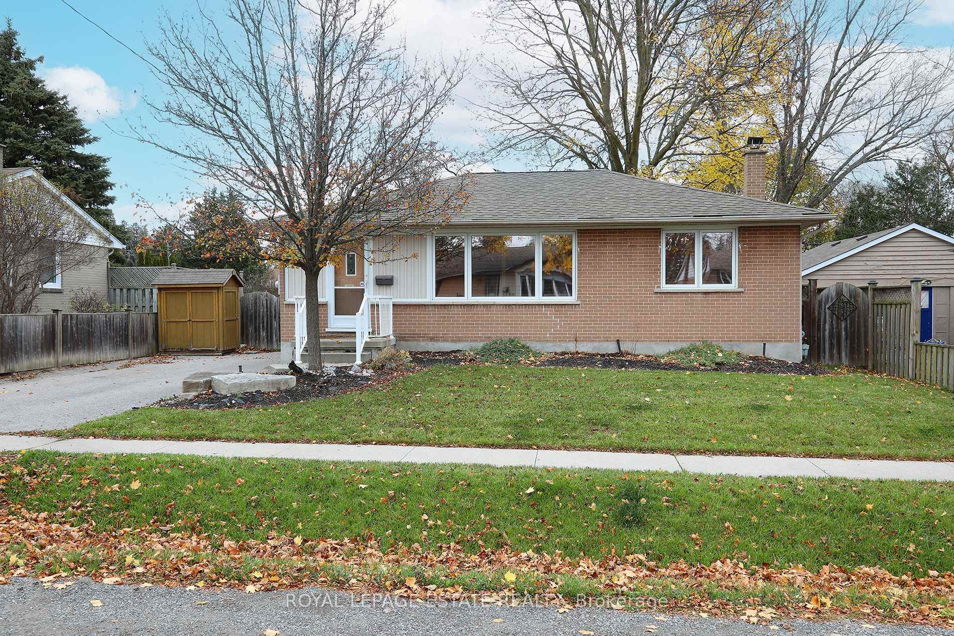 Photo 1 of 207 Lee Avenue, Whitby, Lynde Creek — HOMEH
