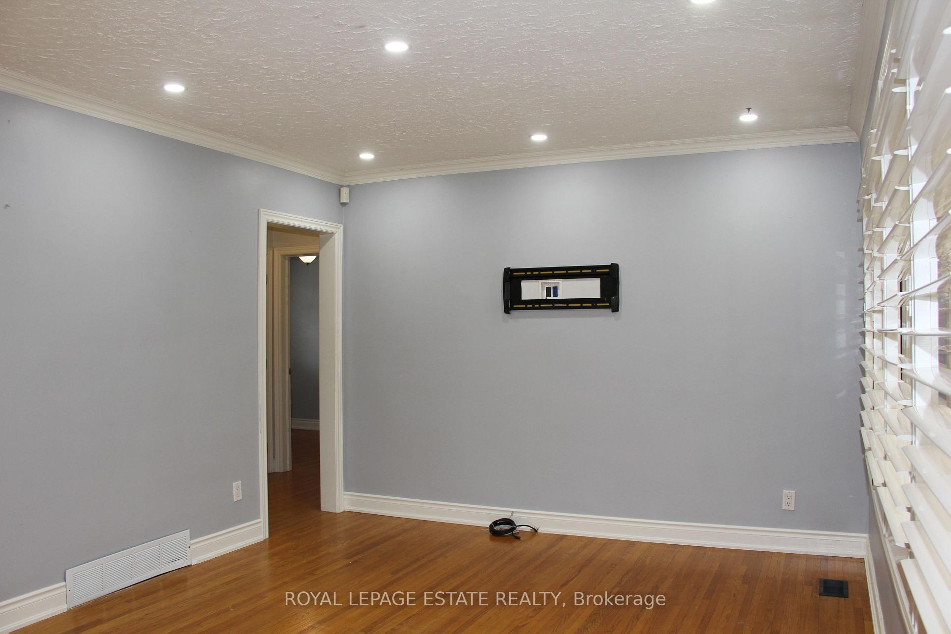 Photo 4 of 207 Lee Avenue, Whitby, Lynde Creek — HOMEH