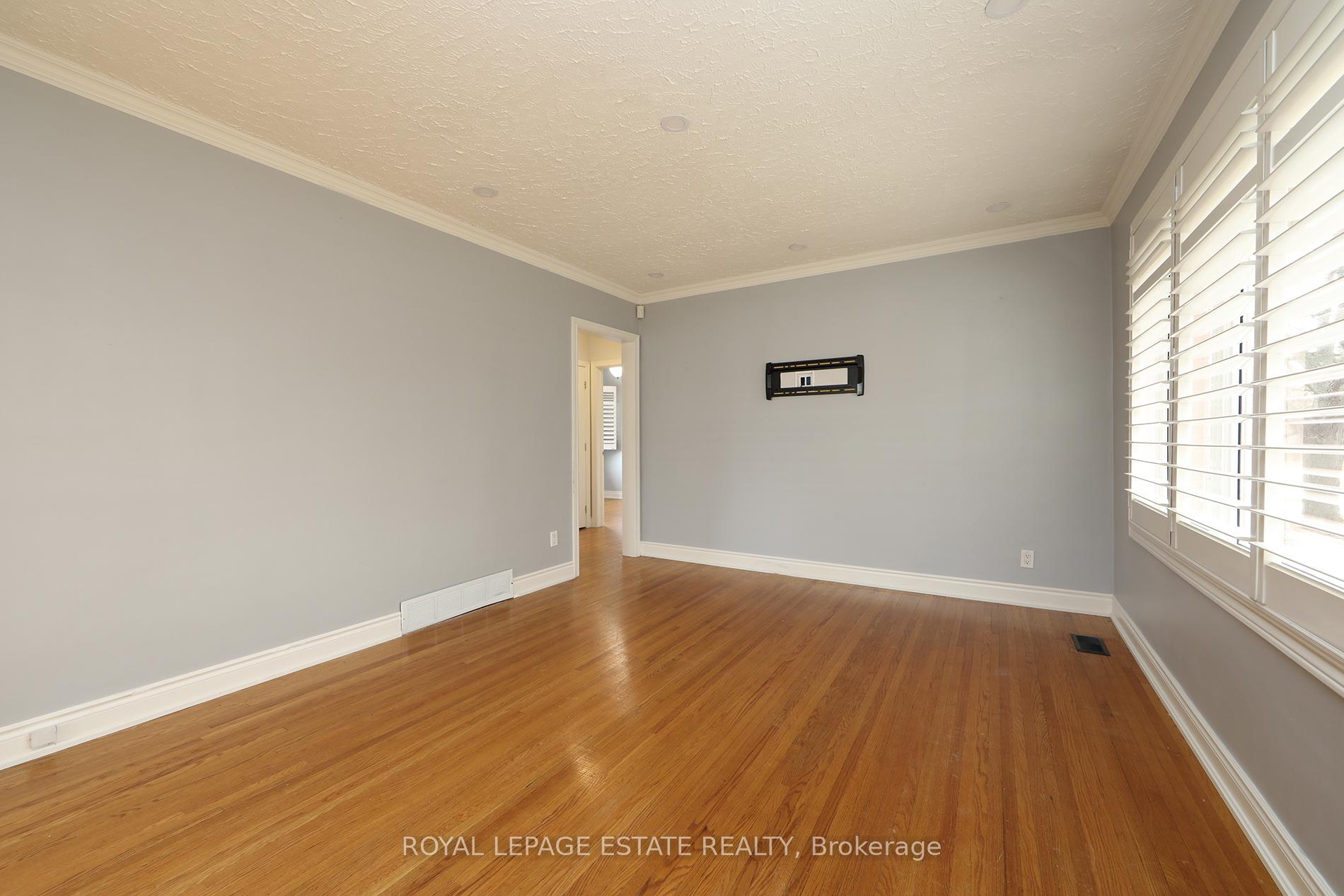 Photo 5 of 207 Lee Avenue, Whitby, Lynde Creek — HOMEH