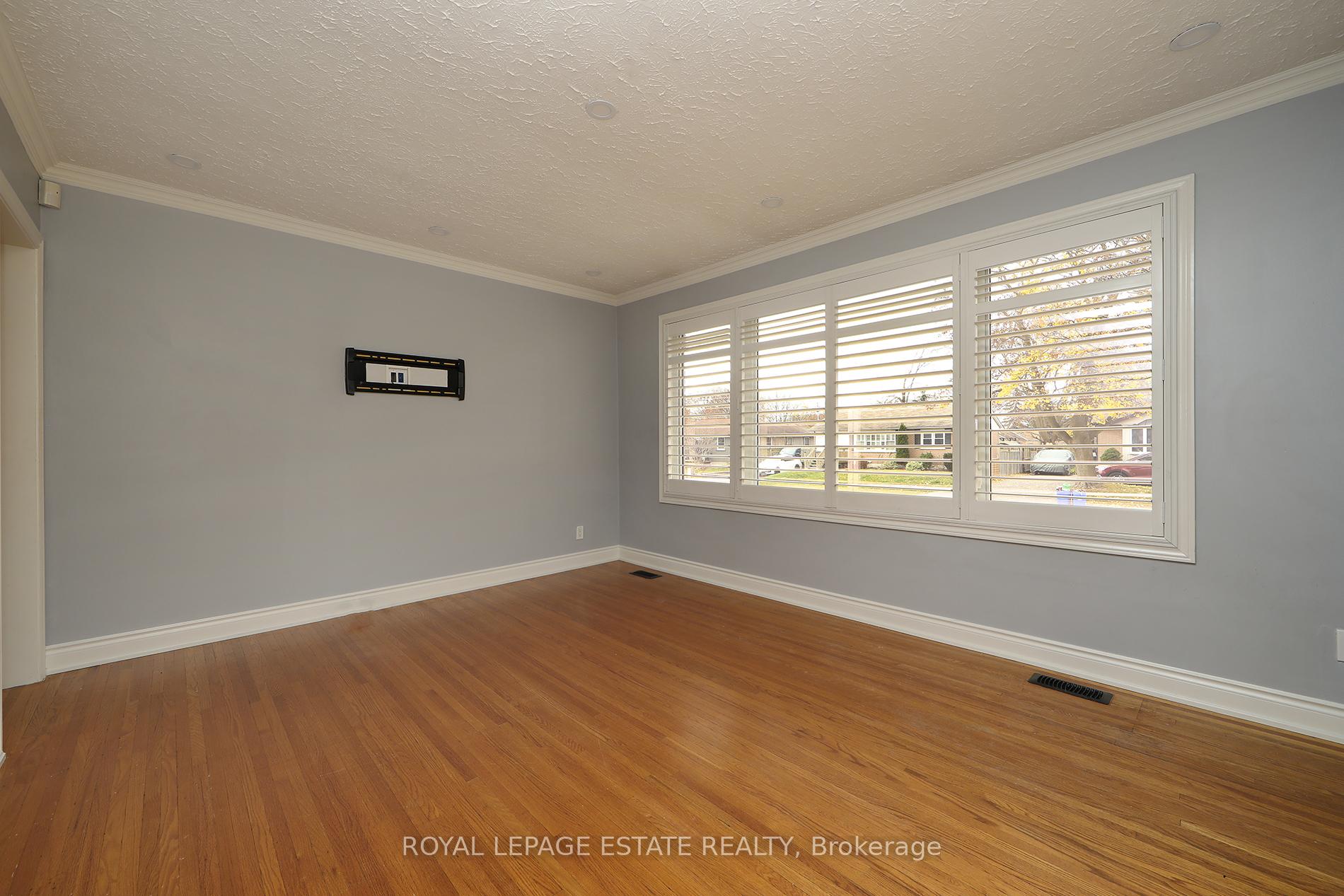 Photo 6 of 207 Lee Avenue, Whitby, Lynde Creek — HOMEH