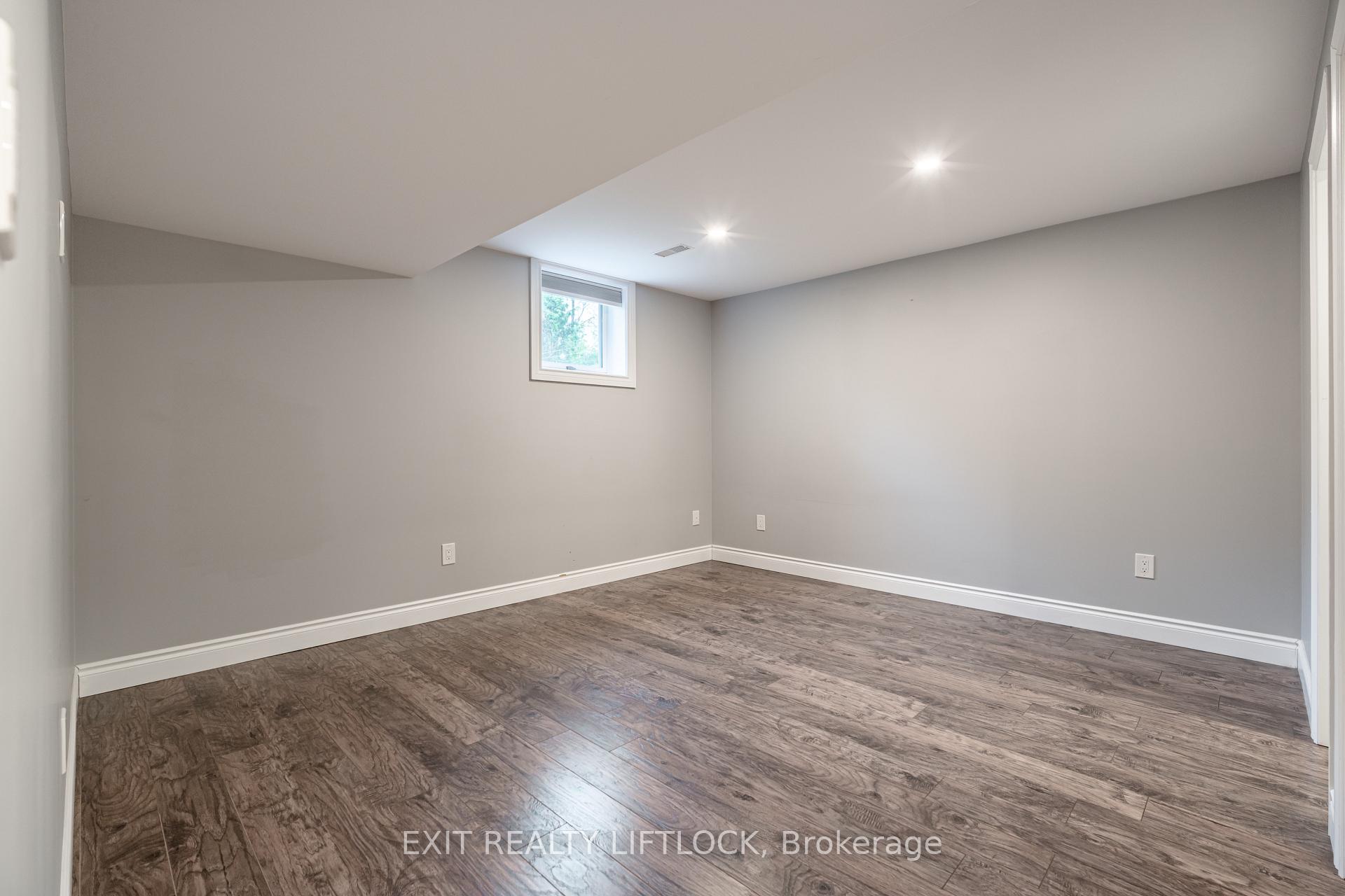Photo 26 of 68 Champlain Crescent, Peterborough, Northcrest Ward 5 — HOMEH