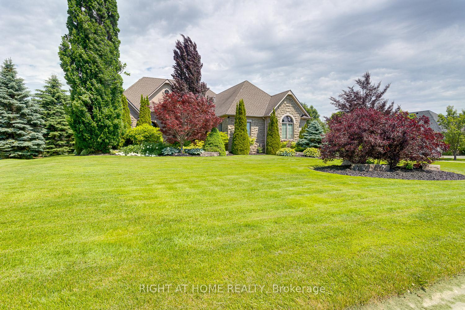 Photo 2 of 35 Wilson House Drive, Whitby, Rural Whitby — HOMEH