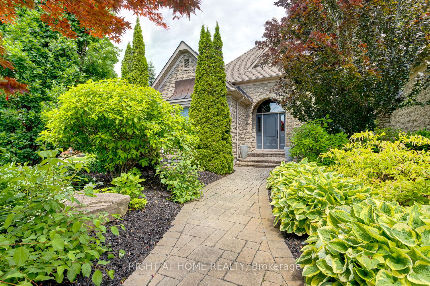 Photo 3 of 35 Wilson House Drive, Whitby, Rural Whitby — HOMEH