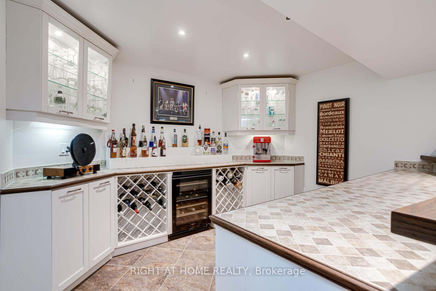 Photo 24 of 35 Wilson House Drive, Whitby, Rural Whitby — HOMEH