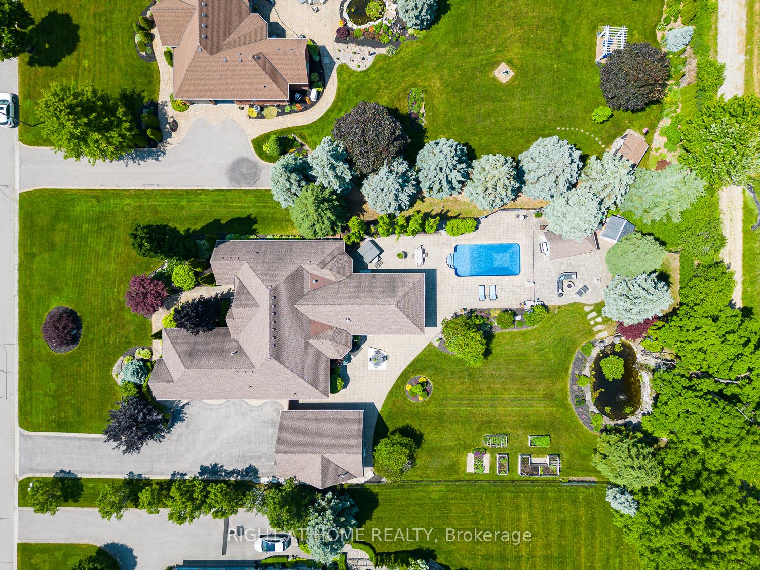 Photo 34 of 35 Wilson House Drive, Whitby, Rural Whitby — HOMEH