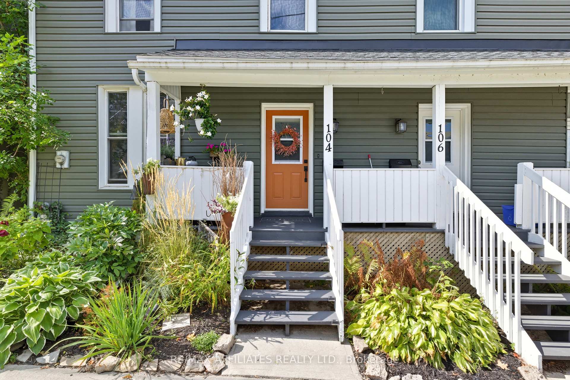 Photo 2 of 104 Bethune Street, Brockville — HOMEH