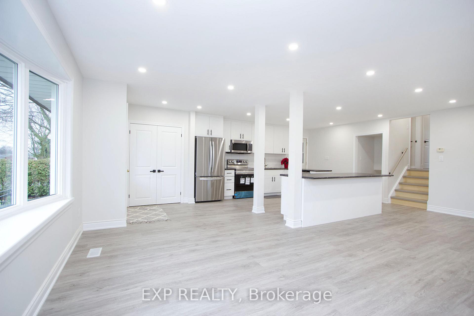 Photo 4 of 510 Nipigon Street, Oshawa, McLaughlin — HOMEH