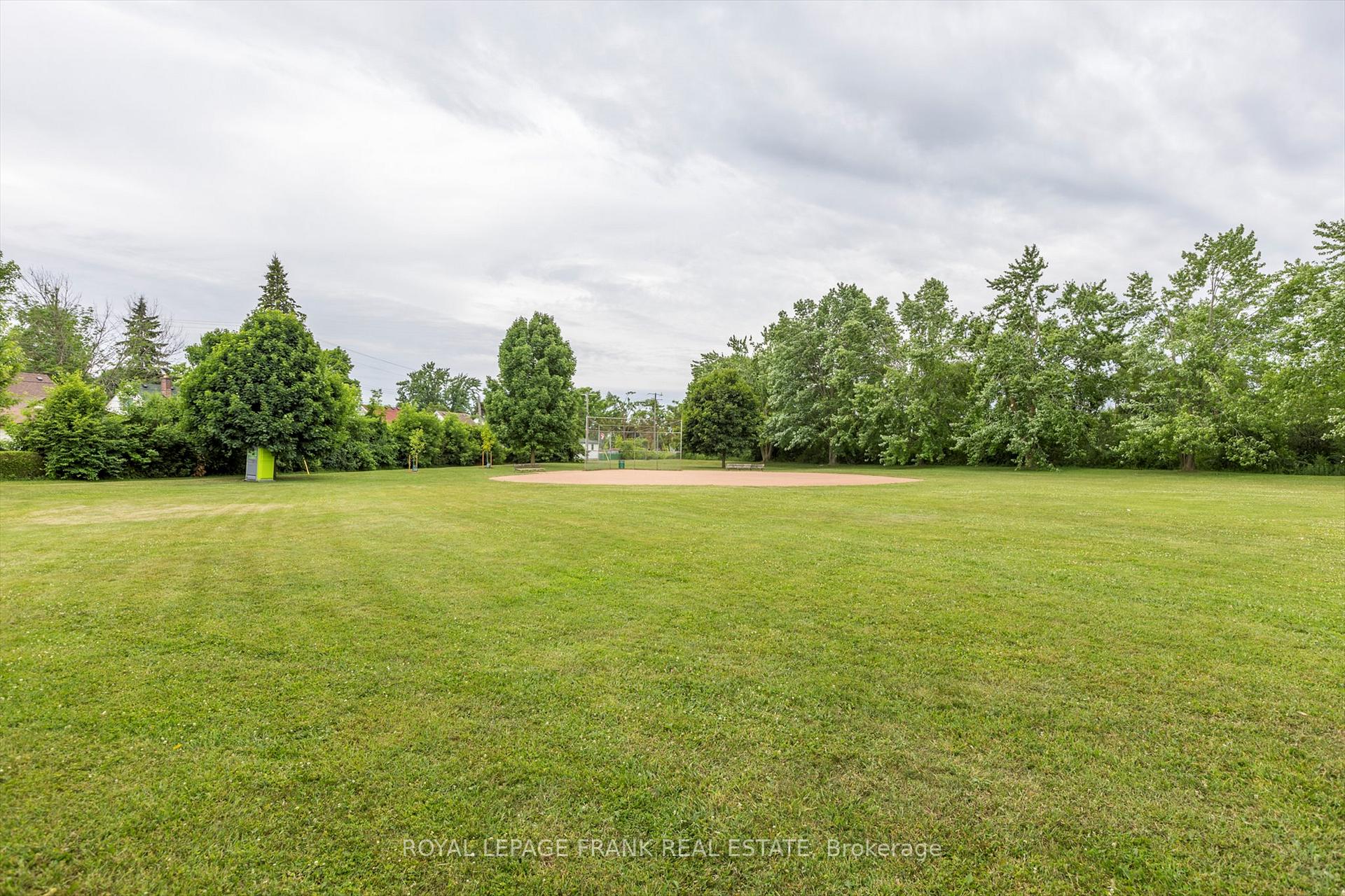 Photo 72 of 689 Hawley Street, Peterborough, Otonabee Ward 1 — HOMEH