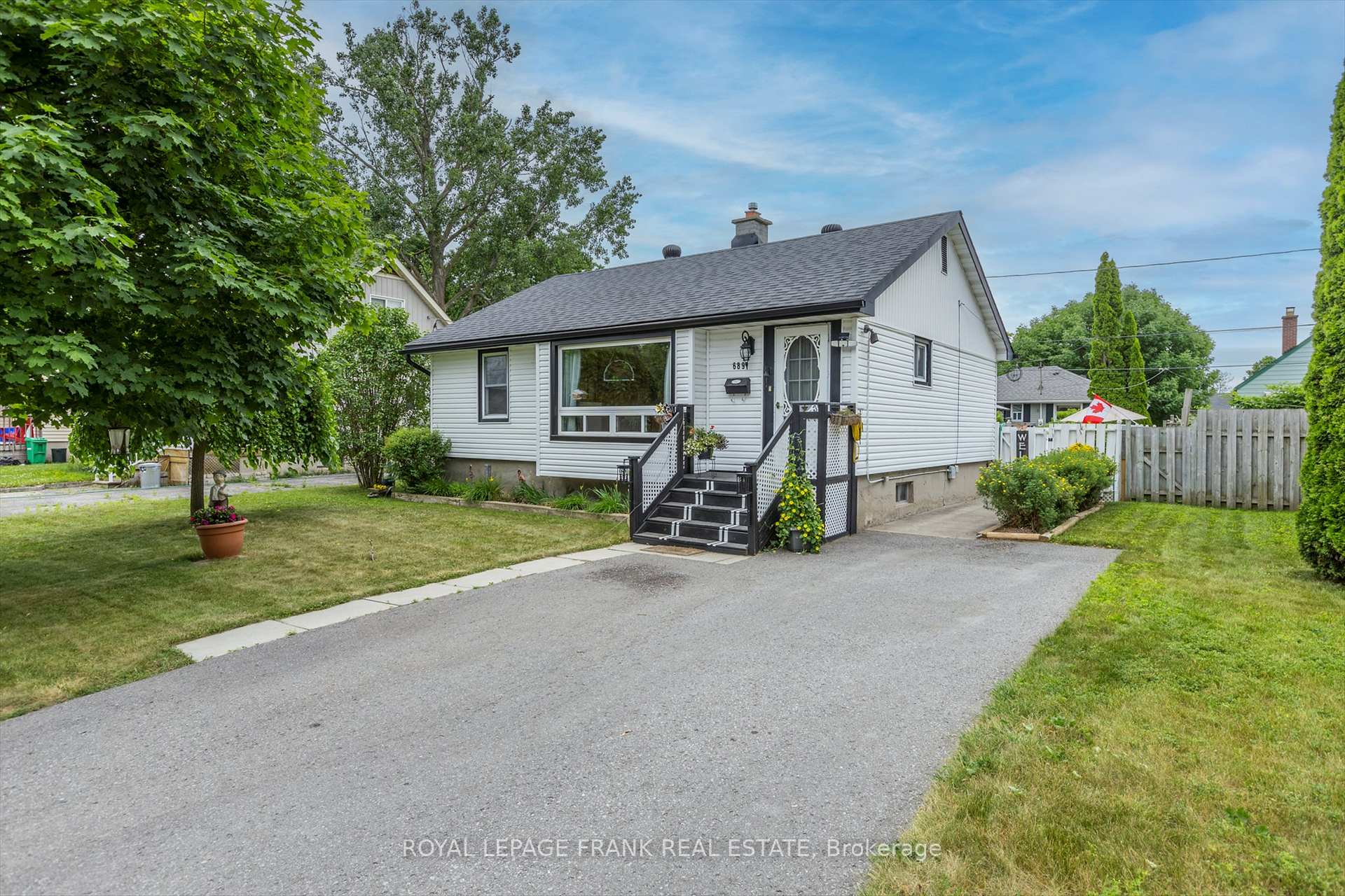 Photo 1 of 689 Hawley Street, Peterborough, Otonabee Ward 1 — HOMEH