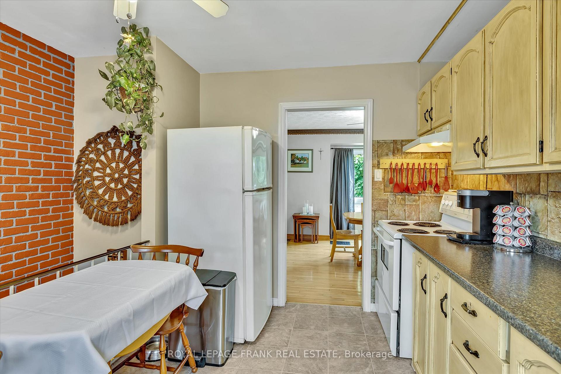 Photo 13 of 689 Hawley Street, Peterborough, Otonabee Ward 1 — HOMEH