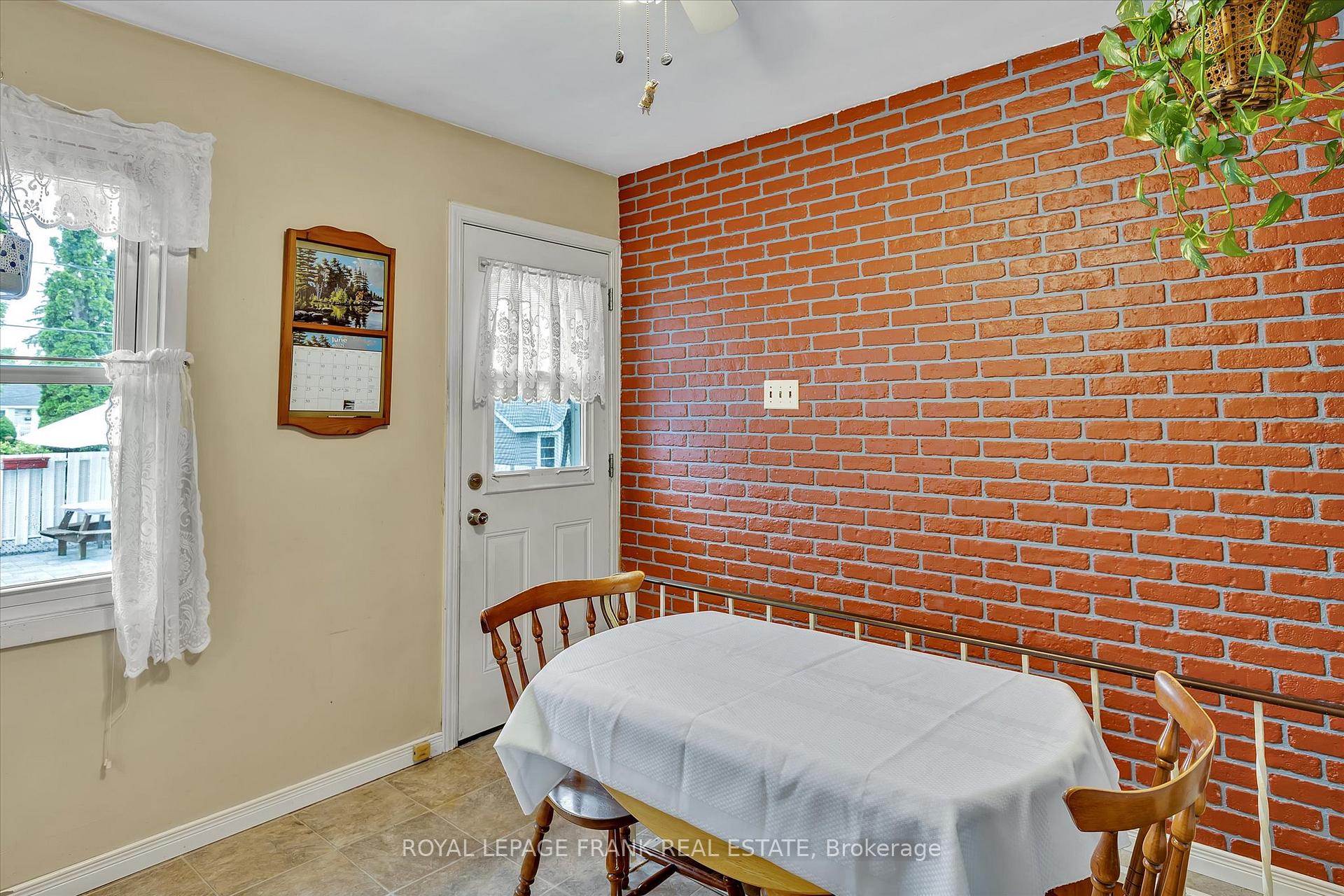 Photo 15 of 689 Hawley Street, Peterborough, Otonabee Ward 1 — HOMEH
