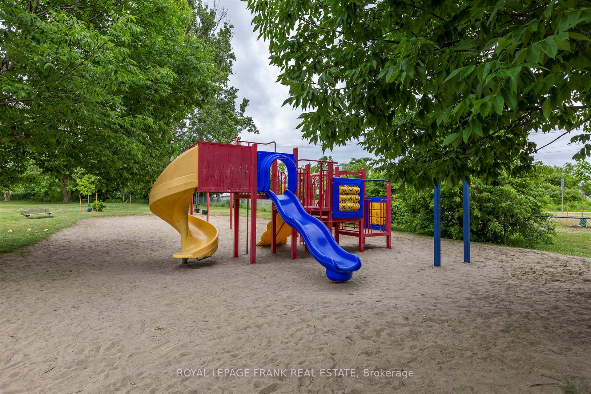 Photo 54 of 689 Hawley Street, Peterborough, Otonabee Ward 1 — HOMEH