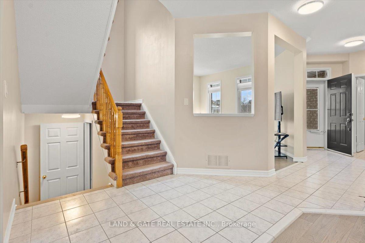 Photo 7 of 993 Mountview Court, Oshawa, Pinecrest — HOMEH