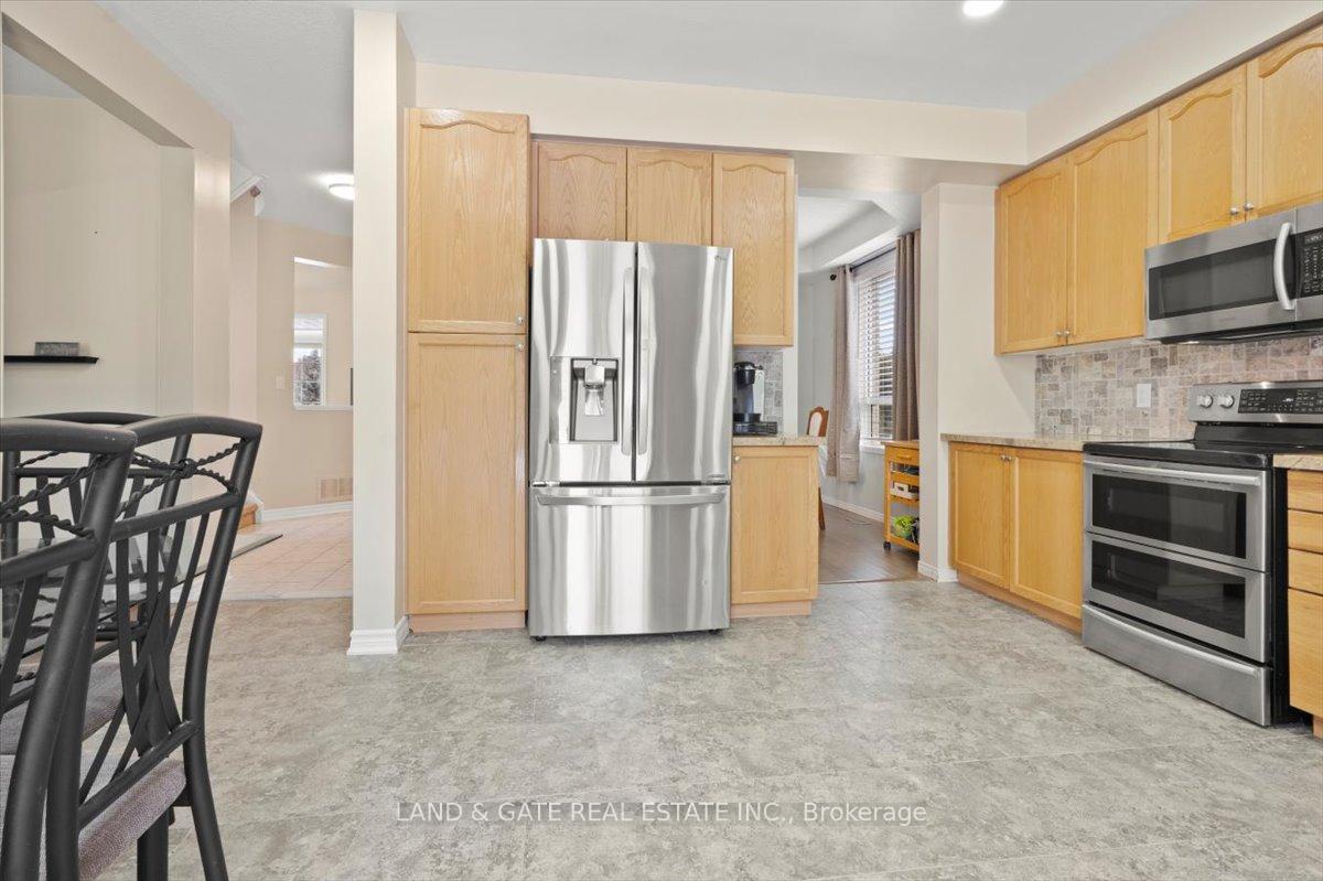 Photo 11 of 993 Mountview Court, Oshawa, Pinecrest — HOMEH