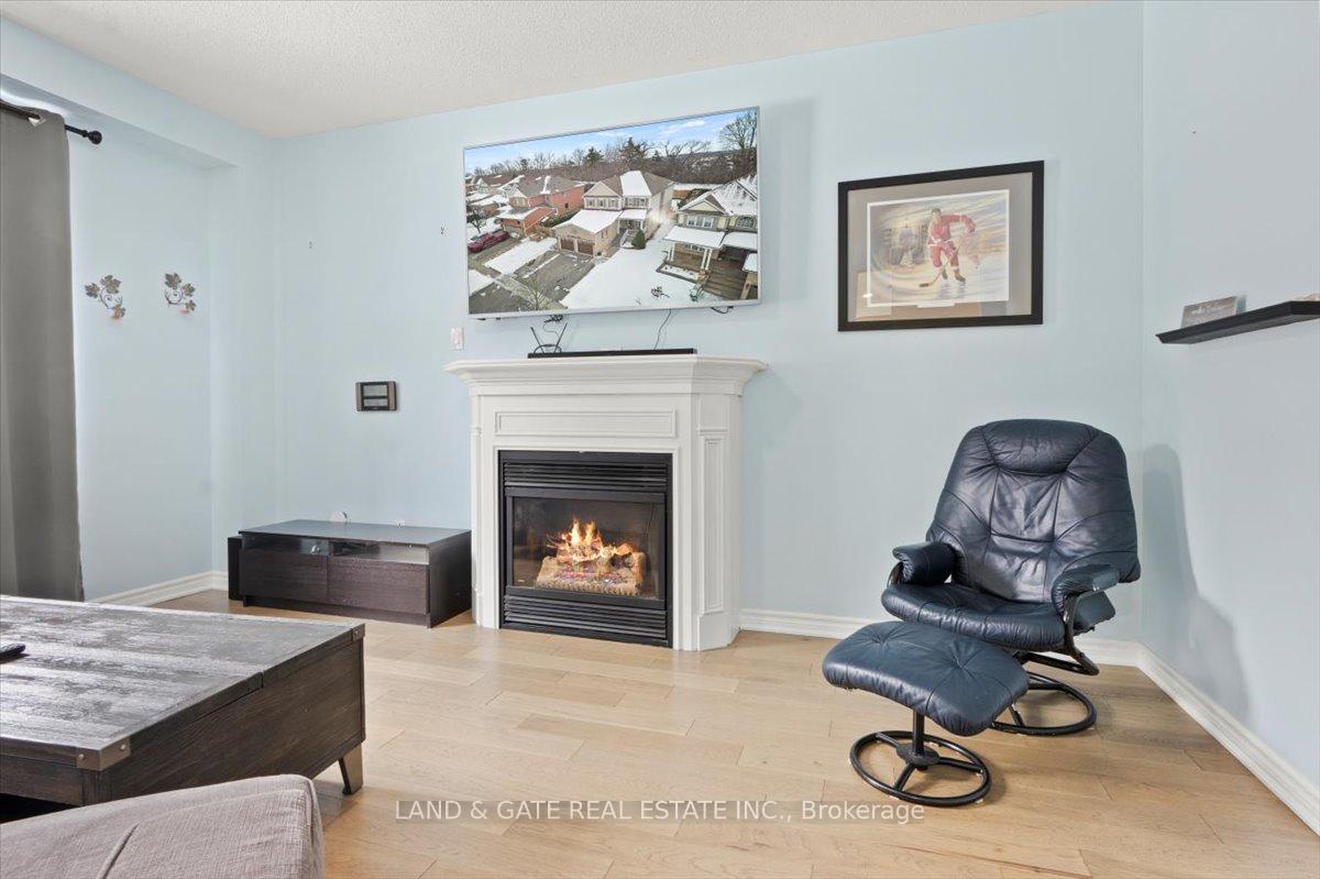 Photo 15 of 993 Mountview Court, Oshawa, Pinecrest — HOMEH