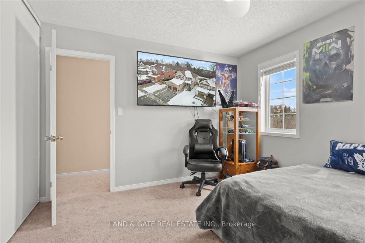 Photo 23 of 993 Mountview Court, Oshawa, Pinecrest — HOMEH