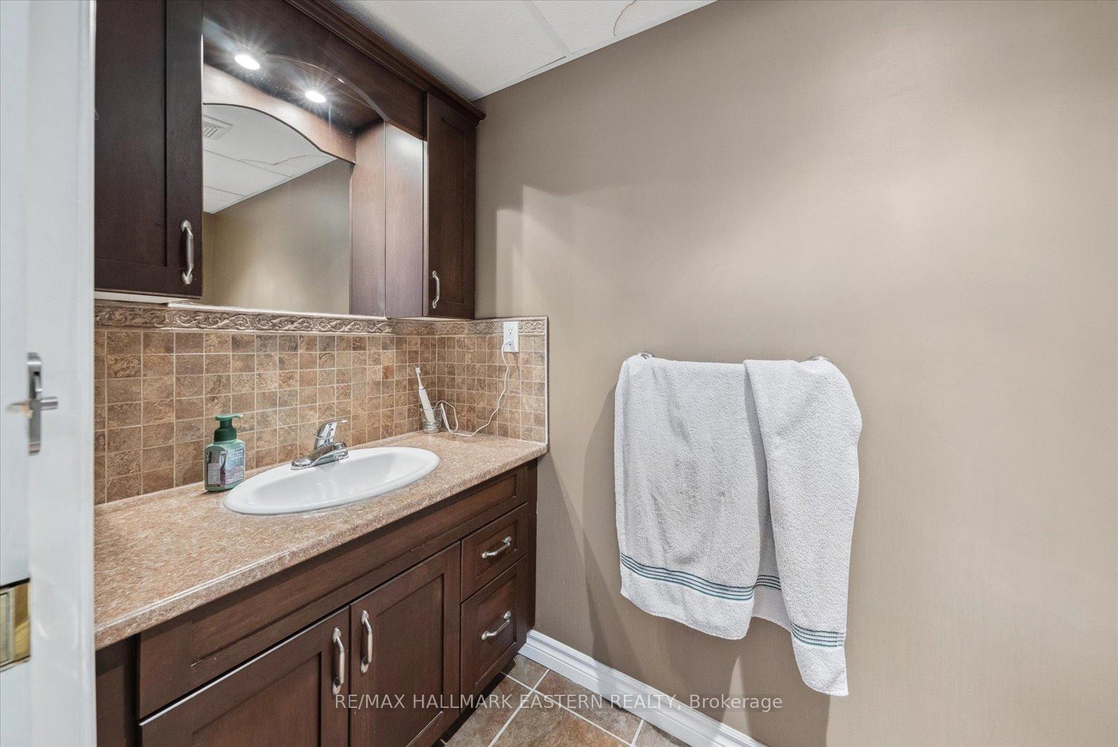 Photo 18 of 257 Tobin Court, Peterborough, Northcrest Ward 5 — HOMEH