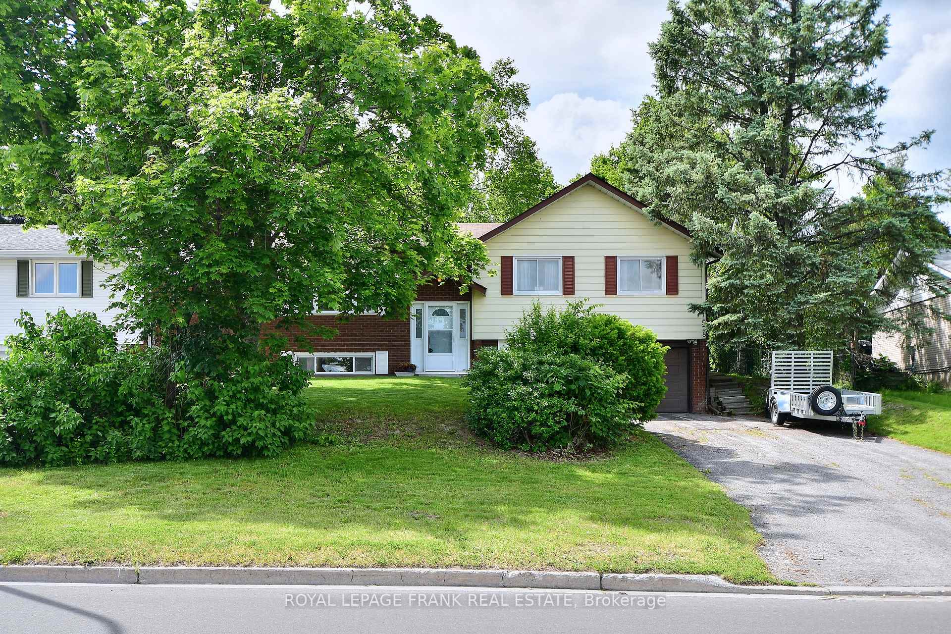 Photo 2 of 1538 Cherryhill Road, Peterborough, Monaghan Ward 2 — HOMEH