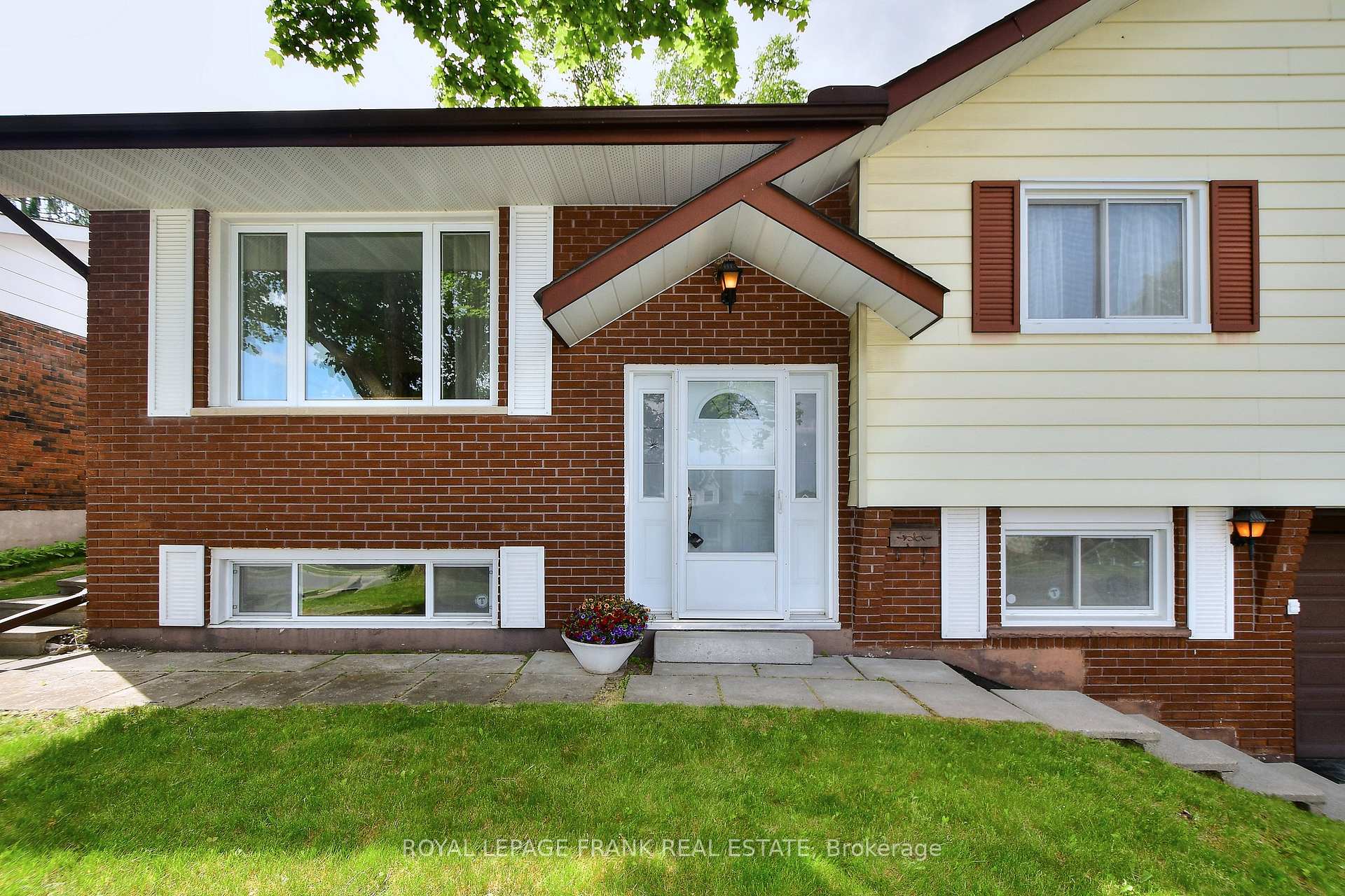Photo 3 of 1538 Cherryhill Road, Peterborough, Monaghan Ward 2 — HOMEH