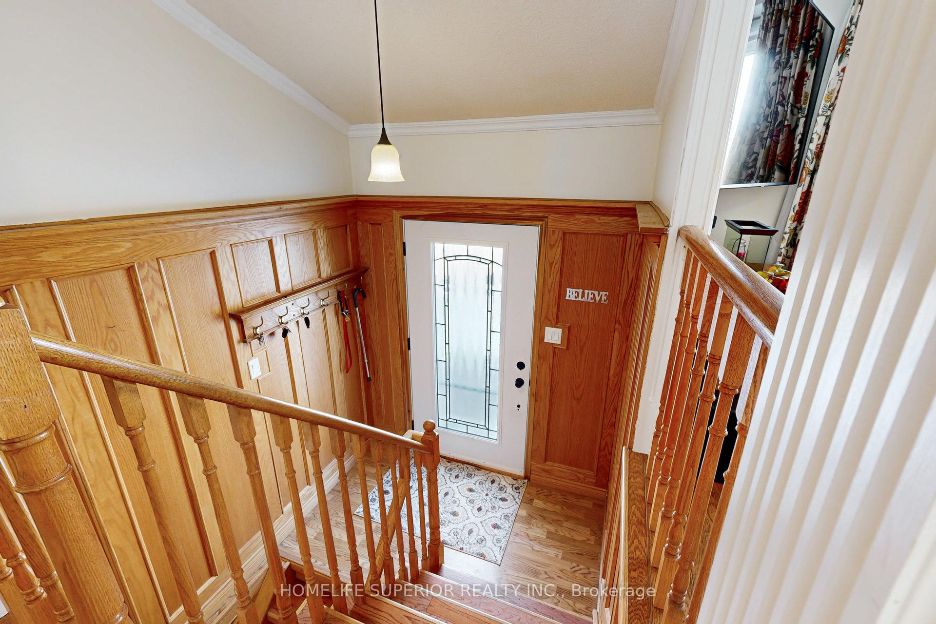 Photo 4 of 821 Bennett Court, Oshawa, Pinecrest — HOMEH