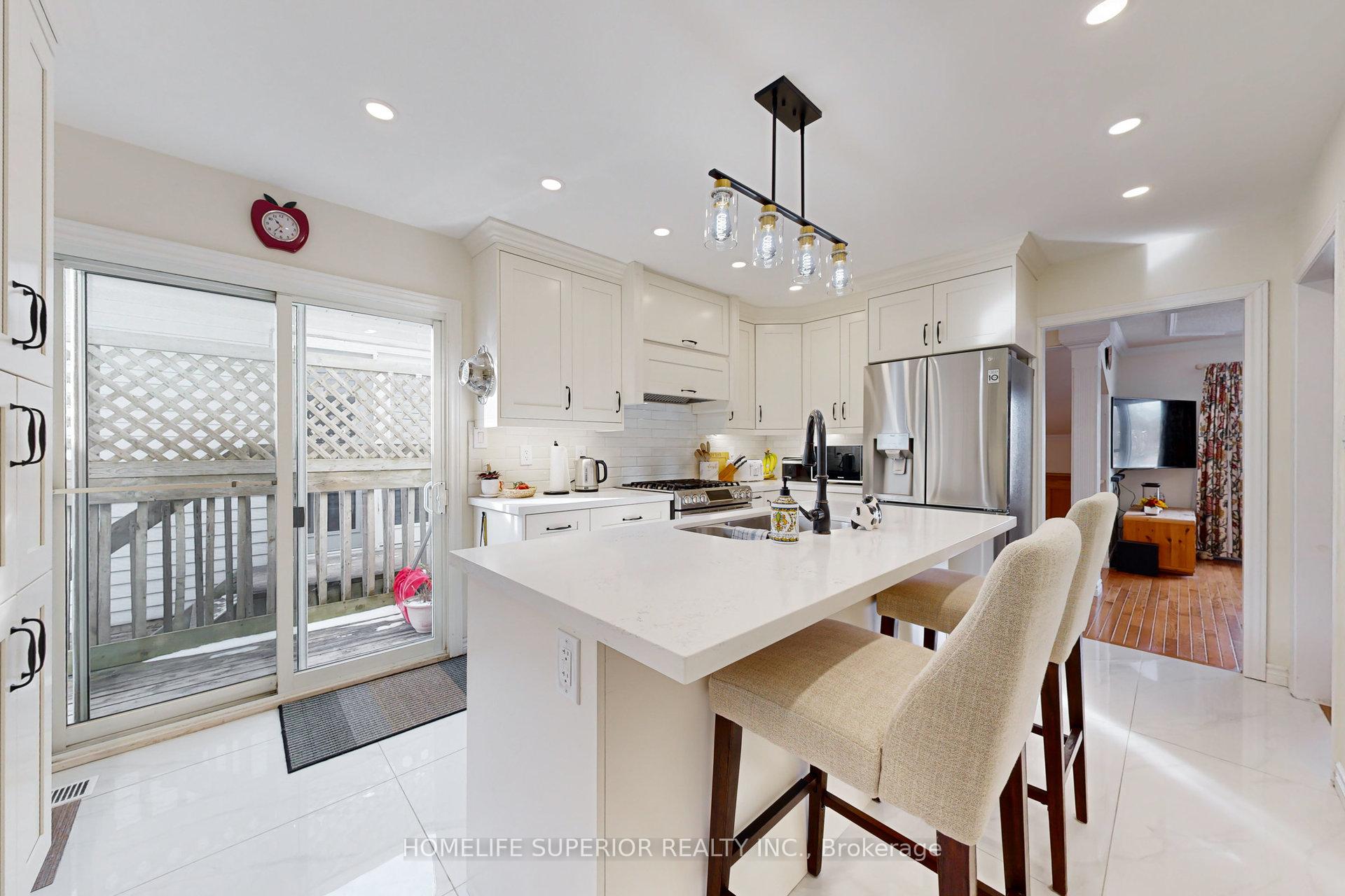 Photo 12 of 821 Bennett Court, Oshawa, Pinecrest — HOMEH