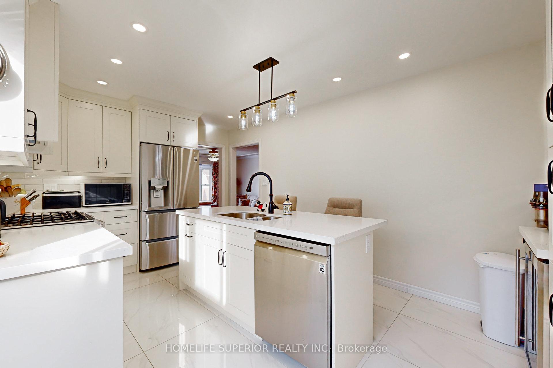 Photo 13 of 821 Bennett Court, Oshawa, Pinecrest — HOMEH