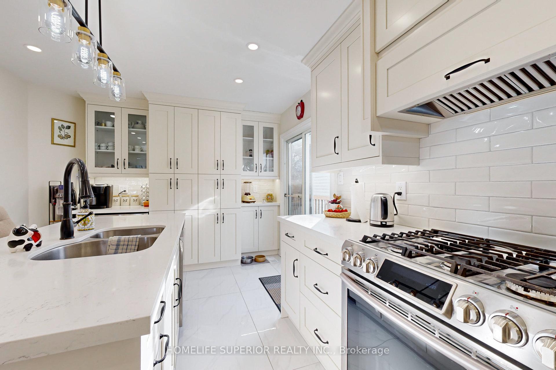 Photo 15 of 821 Bennett Court, Oshawa, Pinecrest — HOMEH