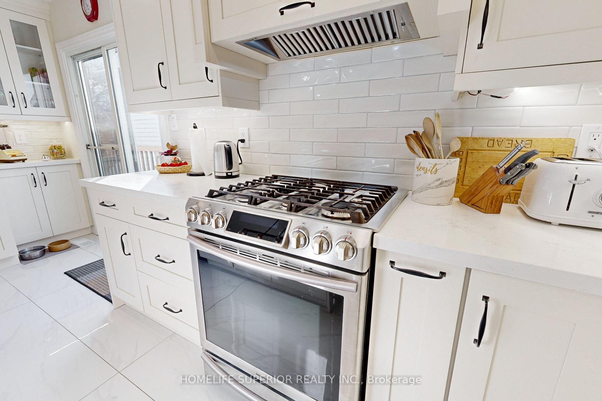 Photo 16 of 821 Bennett Court, Oshawa, Pinecrest — HOMEH
