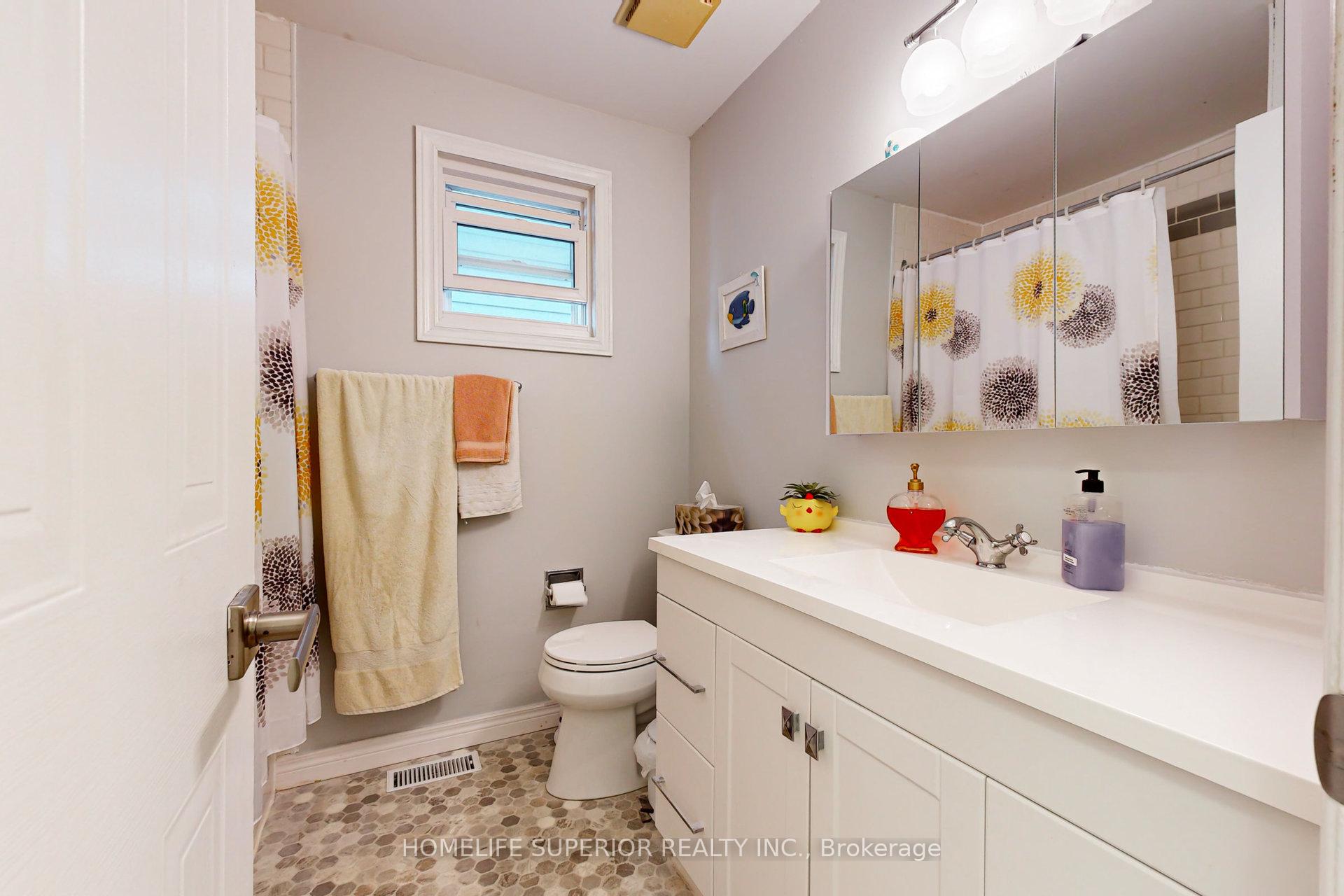 Photo 24 of 821 Bennett Court, Oshawa, Pinecrest — HOMEH